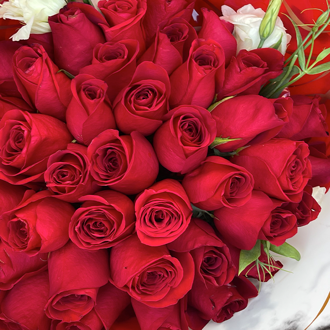 Ramo Delia 50 Rosas con Lisianthus